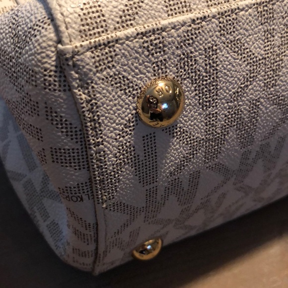Monogram cream Michael Kors bag - Picture 6 of 8